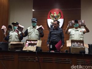KPK Akan Masukkan Wali Kota Blitar dan Bupati Tulungagung ke DPO KPK Akan Masukkan Wali Kota Blitar dan Bupati Tulungagung ke DPO
