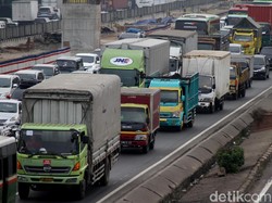 Curhat Pengusaha Truk Dihantam Perang Dagang hingga Corona