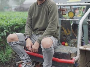 Gaya Syamsir Alam, Pemain Bola Ganteng yang Memikat Hati Miss Universe Gaya Syamsir Alam, Pemain Bola Ganteng yang Memikat Hati Miss Universe