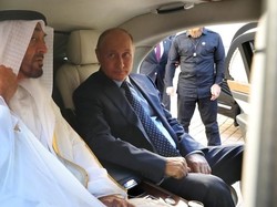 Vladimir Putin Pamer Mobil Dinas ke Pangeran Abu Dhabi