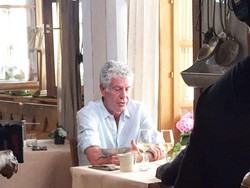 Dari Tato hingga Rendang, 10 Hal Unik dari Anthony Bourdain yang Menarik