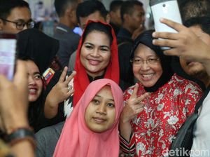 Kunjungi Mall, Puti dan Risma Kenalkan Salam 2 Jari