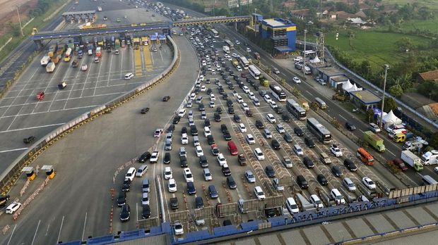 Cerita Warga Bekasi Terjebak Macet 10 Jam Mudik ke Cirebon
