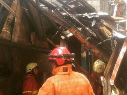 Gara-gara Puntung Rokok, 3 Rumah Petak di Johar Baru Terbakar