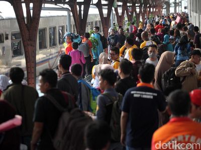 25.170 Pemudik Berangkat Melalui Stasiun Pasar Senen