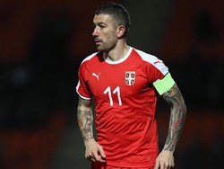 Aleksandar Kolarov akan memimpin Serbia di Piala Dunia nanti. Dia punya segudang pengalaman di laga-laga besar. (Foto: Matthew Lewis/Getty Images)