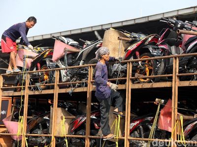 Honda Lepas 20 Truk Pengangkut 1000 Motor Pemudik
