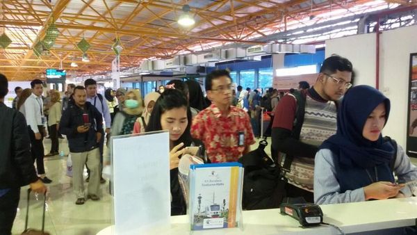 Ramai! Kereta Bandara Soekarno Hatta Diserbu Pemudik
