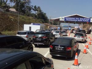 Per Jam Ada 400 Kendaraan Masuk Gate Tol Salatiga-Kartasura