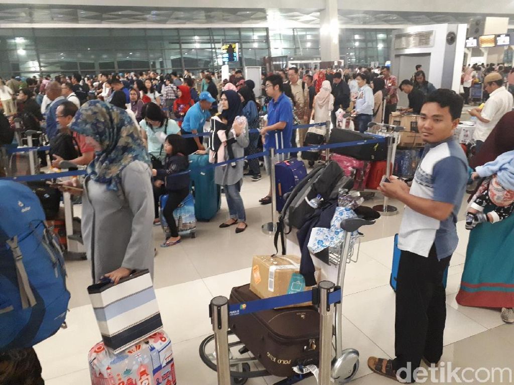 Geliat Arus Mudik Sudah Tampak di Bandara Soetta Geliat Arus Mudik Sudah Tampak di Bandara Soetta