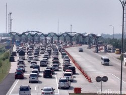Cipali Mulai Padat, Kendaraan Antre 300 Meter di Gerbang Palimanan