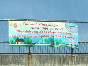 Ramai Spanduk Jalan Tol Pak Jokowi, PKS: Itu Tolnya Rakyat! Ramai Spanduk Jalan Tol Pak Jokowi, PKS: Itu Tolnya Rakyat!