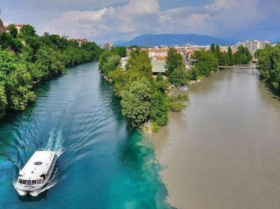 Foto: 2 Air Sungai yang Tidak Menyatu di Swiss