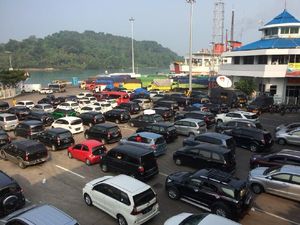 H-6 Lebaran, 44 Ribu Penumpang Mudik ke Sumatera via Merak H-6 Lebaran, 44 Ribu Penumpang Mudik ke Sumatera via Merak