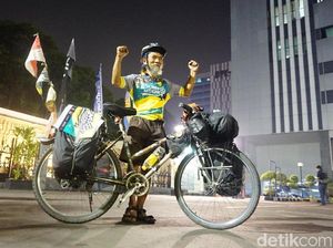 Kisah John Maynard Berkeliling Nusantara Menggunakan Sepeda