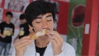 Tampannya Abidzar, Putra Almarhum Ustaz Jeffry Saat Sedang Makan