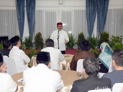 Sahur Bersama dengan Kepala Dinas, Aher Pamitan dan Minta Maaf
