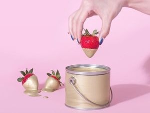 Visual Artist Ini Ciptakan Seni Visual Melalui Makanan dan Buah-Buahan