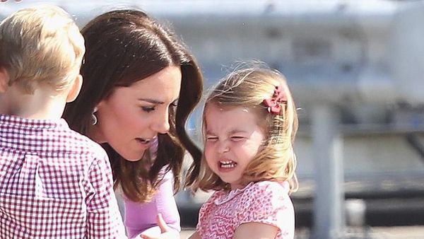 Bahasa Tubuh William dan Kate Middleton Saat Tenangkan sang Anak