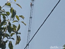 Gara-gara Tidak Naik Kelas, Bocah SMP ini Nangkring di Tower