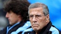 Osacr Tabarez berada di posisi 10 pelatih dengan bayaran terbesar di Piala Dunia 2018. Pelatih Uruguay ini digaji 1,7 juta euro per tahunnya atau sekitar Rp 27,9 miliar. (Foto: Ian Walton/Getty Images)
