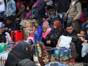 Terminal Bayangan Lebak Bulus Mulai Dipadati Pemudik