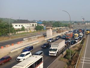 Saat Macet, Buka Jendela atau Nyalakan AC? Ini Saran Menteri Kesehatan