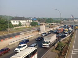 Arus Mudik Padat di Tol Cikampek, Contraflow Diberlakukan