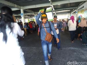 Pelabuhan Makassar Dipadati Ribuan Pemudik