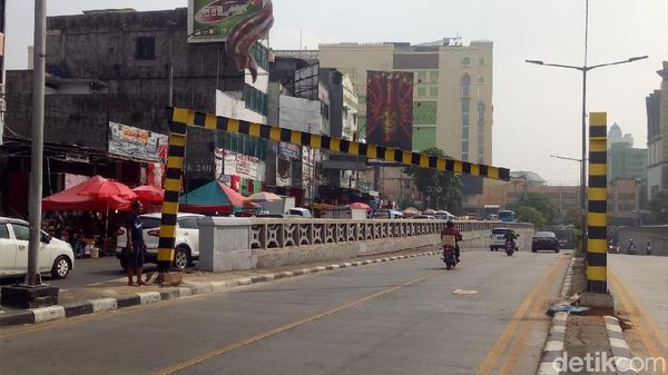 Foto: Belum Sehari, Palang Underpass Tanah Abang Patah
