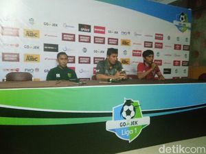 Pelatih Persebaya Soroti Wasit