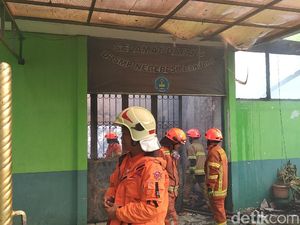 Api Melalap SMP 50 Bandung, Rapor Siswa Ludes Terbakar