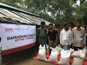 Berbagai Senyum Lebaran untuk Pengungsi Rohingnya di Arakan Berbagai Senyum Lebaran untuk Pengungsi Rohingnya di Arakan