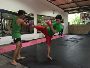 Intip Bintang Muda Nan Ganteng Ajil Ditto Olahraga Sambil Ngegombal!