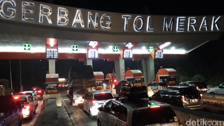 Arus Mudik, Gerbang Tol Merak Macet 2,5 Km