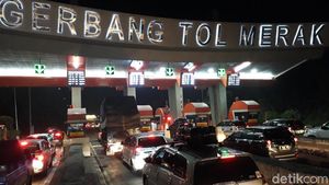Foto: Kondisi Mudik Merak yang Disebut Habiburokhman Bagai Neraka