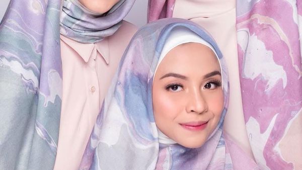 Kompak! Dian Pelangi Foto Bareng Adik dan Kakak Ipar, Cantik Semua