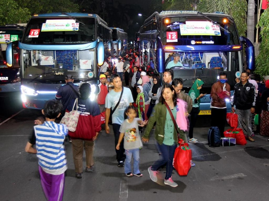 AHM Berangkatkan Ribuan Pelanggan Setia Honda AHM Berangkatkan Ribuan Pelanggan Setia Honda