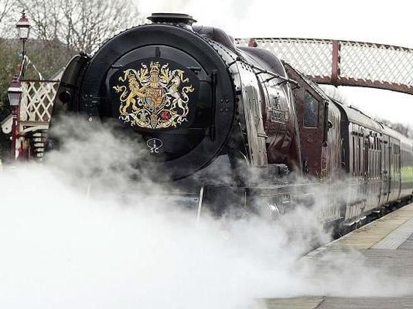 Ini Kereta Mewah yang akan Dipakai Meghan Markle dan Ratu Inggris