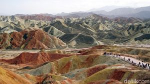 Foto: Gunung Pelangi di China yang Disebut Dalam Al Quran