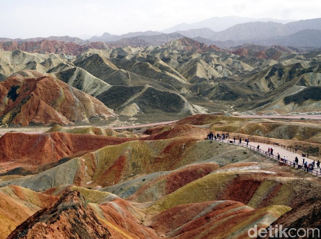 Foto: Gunung Pelangi di China yang Disebut Dalam Al Quran