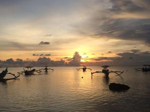 Menanti Sunset di Pantai Pertamina, Bali
