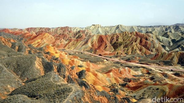 Foto: Gunung Pelangi yang Disebutkan Al Quran Ada di China