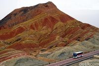 Masya Allah! Inilah Gunung Pelangi yang Disebutkan dalam Al Quran