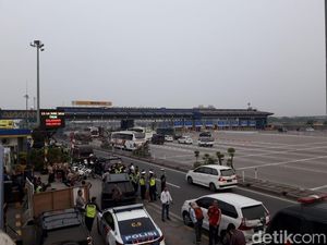 Kalau Tol Macet Sampai 3 Km, Bisa Jadi Gratis Kalau Tol Macet Sampai 3 Km, Bisa Jadi Gratis