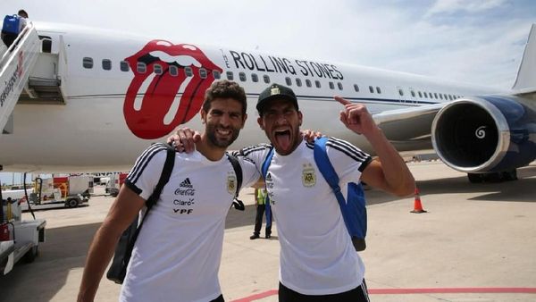 Pakai Pesawat The Rolling Stones, Timnas Argentina Tiba di Rusia