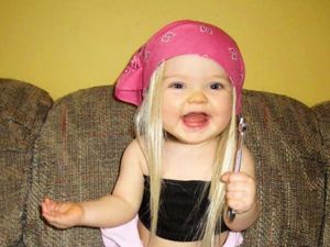 Super Gemas! Potret 8 Bayi yang Sangat Mirip dengan Bonekanya Super Gemas! Potret 8 Bayi yang Sangat Mirip dengan Bonekanya