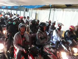 Ribuan Pemudik Tujuan Sumatera Padati Pelabuhan Merak