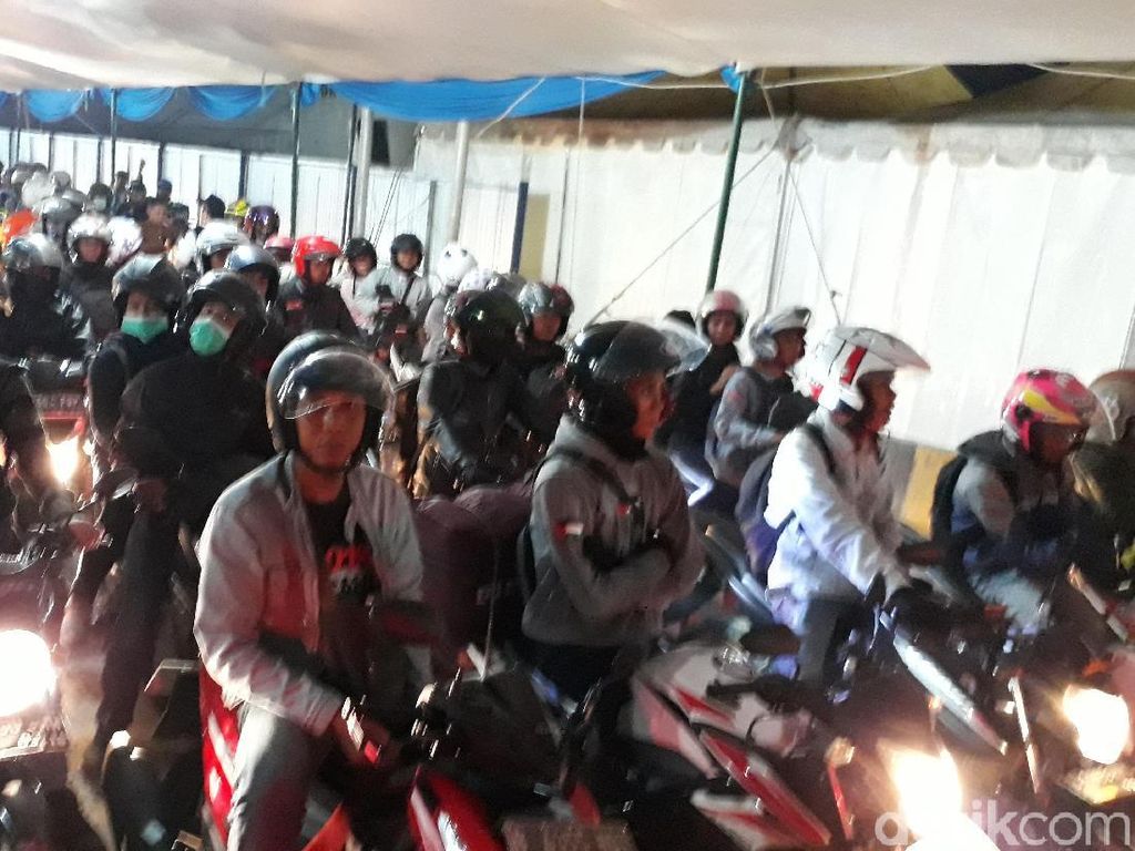 Mudik Via Merak, Agung Malah Kaget Diminta Buru-buru Naik Kapal Mudik Via Merak, Agung Malah Kaget Diminta Buru-buru Naik Kapal