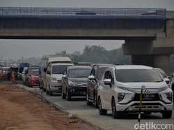 Merayap, Kendaraan yang Lewat Tol Fungsional di Pekalongan